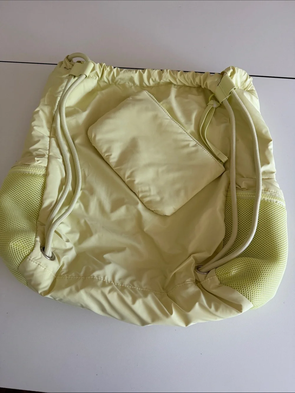Danskin Pale Yellow-Green Mesh Accent Drawstring Tote